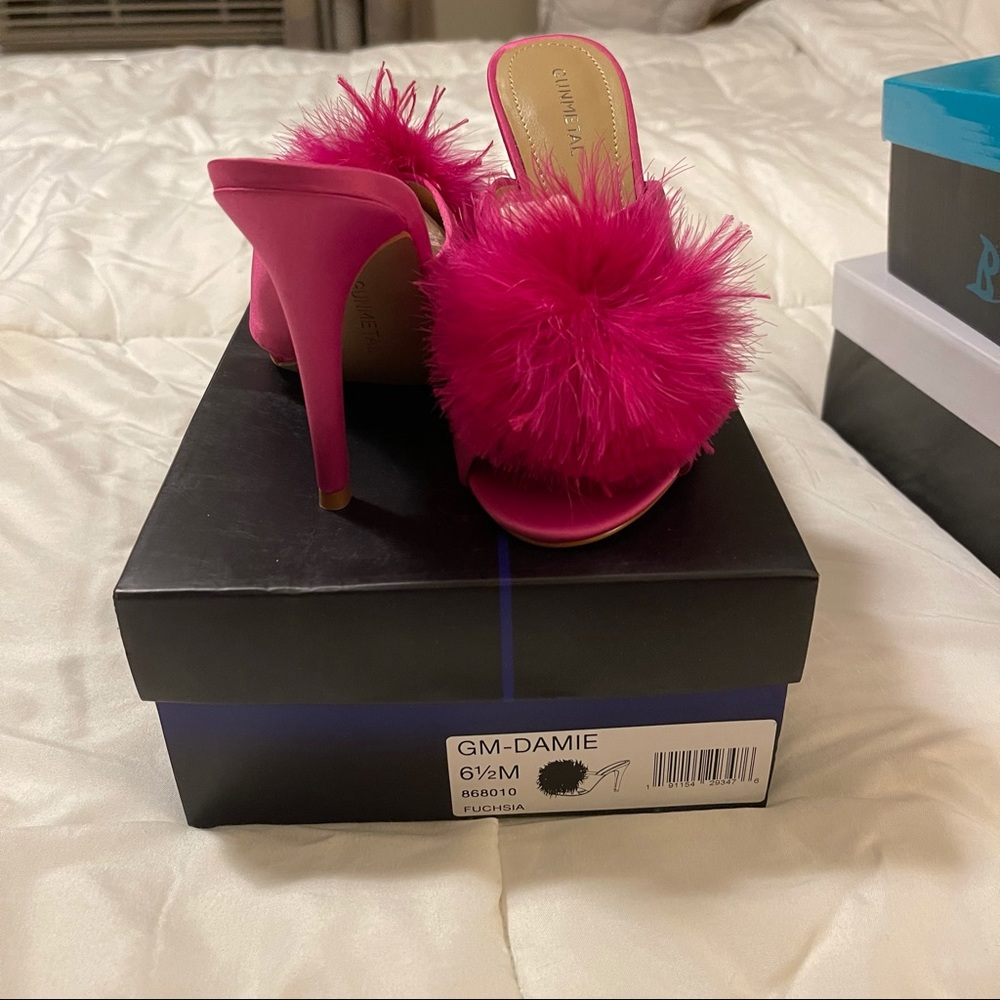 Gunmetal Bright Pink fluffy shoe